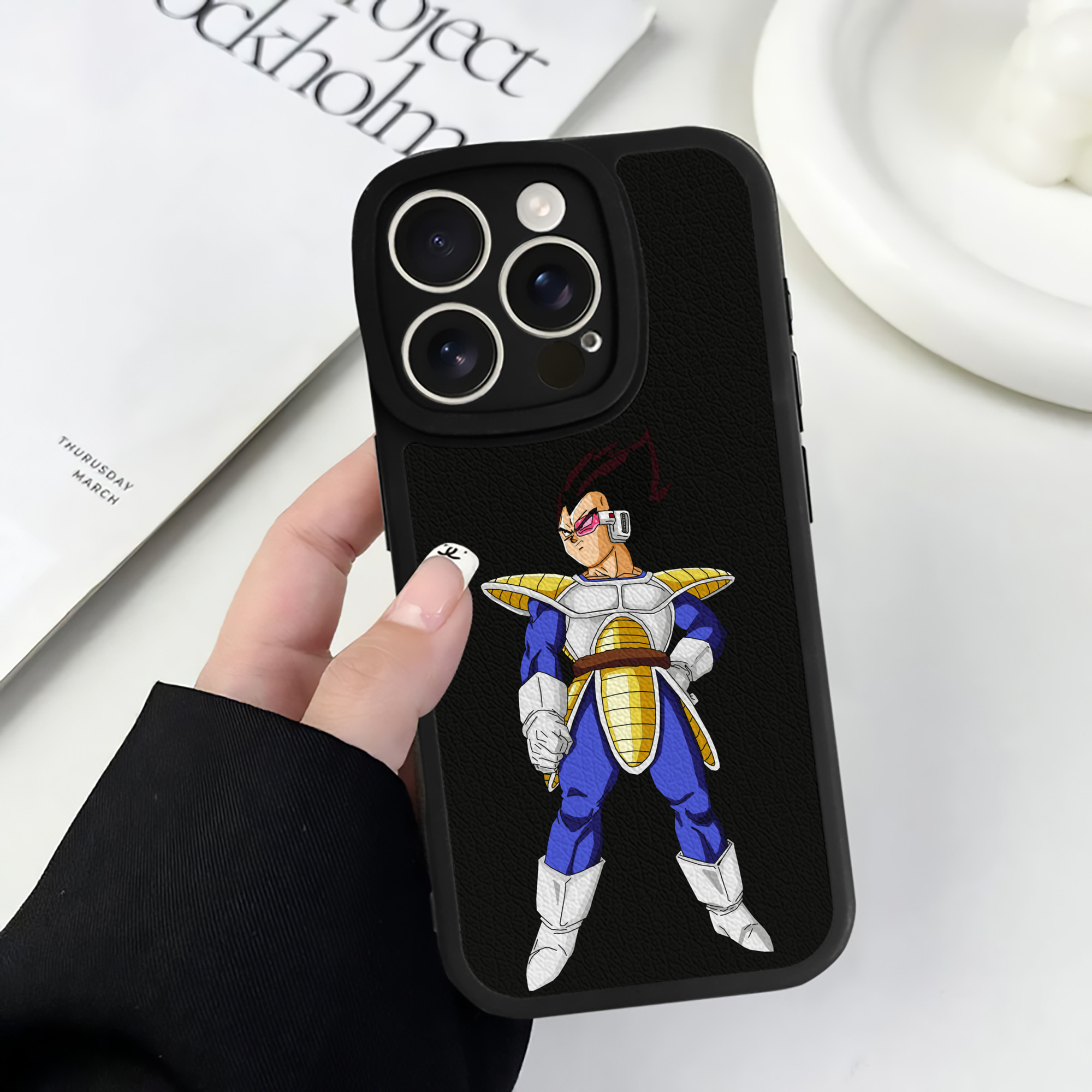 （画像用） ドラゴンボール ベジータ四世（Bejīta Yonsei）DRAGON BALL Vegeta IV 【iPhone 16シリーズ対応】シリコンスマホケース（レザー調） 材質：シリコン